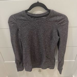 Lululemon Grey women’s pullover top with cute detail size small
